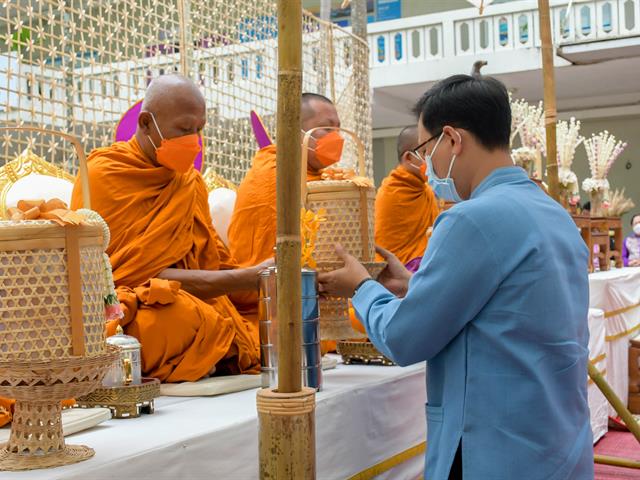 โครงการทำนุบำรุงศิลปะและวัฒนธรรม กิจกรรมที่ 4 “ประเพณีสงกรานต์ รดน้ำ ดำหัวผู้บริหาร”