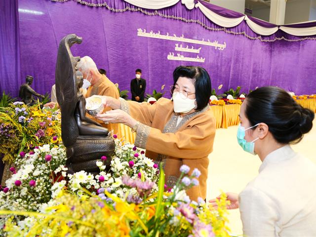 มหาวิทยาลัยพะเยาจัดพิธีสระเกล้าดำหัว นายกสภามหาวิทยาลัยพะเยา และกรรมการสภามหาวิทยาลัยผู้ทรงคุณวุฒิ เนื่องในเทศกาลสงกรานต์