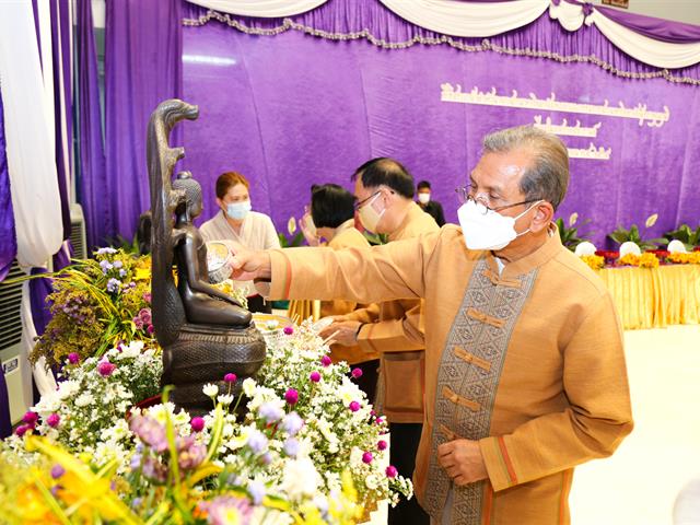 มหาวิทยาลัยพะเยาจัดพิธีสระเกล้าดำหัว นายกสภามหาวิทยาลัยพะเยา และกรรมการสภามหาวิทยาลัยผู้ทรงคุณวุฒิ เนื่องในเทศกาลสงกรานต์