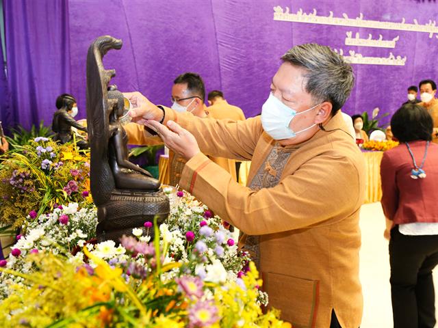มหาวิทยาลัยพะเยาจัดพิธีสระเกล้าดำหัว นายกสภามหาวิทยาลัยพะเยา และกรรมการสภามหาวิทยาลัยผู้ทรงคุณวุฒิ เนื่องในเทศกาลสงกรานต์