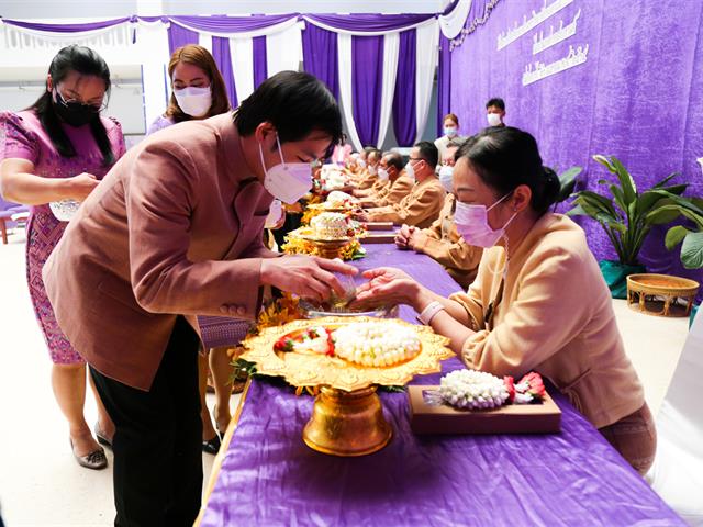 มหาวิทยาลัยพะเยาจัดพิธีสระเกล้าดำหัว นายกสภามหาวิทยาลัยพะเยา และกรรมการสภามหาวิทยาลัยผู้ทรงคุณวุฒิ เนื่องในเทศกาลสงกรานต์