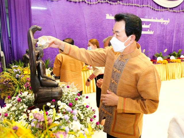มหาวิทยาลัยพะเยาจัดพิธีสระเกล้าดำหัว นายกสภามหาวิทยาลัยพะเยา และกรรมการสภามหาวิทยาลัยผู้ทรงคุณวุฒิ เนื่องในเทศกาลสงกรานต์