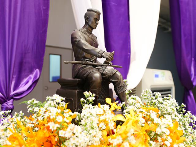 มหาวิทยาลัยพะเยาจัดพิธีสระเกล้าดำหัว นายกสภามหาวิทยาลัยพะเยา และกรรมการสภามหาวิทยาลัยผู้ทรงคุณวุฒิ เนื่องในเทศกาลสงกรานต์