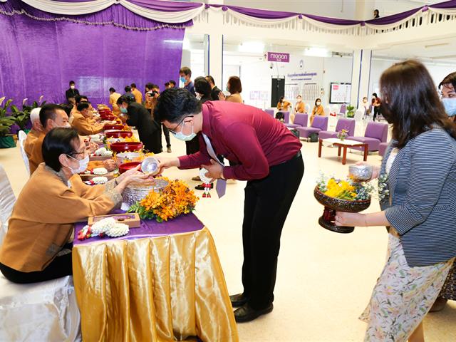 มหาวิทยาลัยพะเยาจัดพิธีสระเกล้าดำหัว นายกสภามหาวิทยาลัยพะเยา และกรรมการสภามหาวิทยาลัยผู้ทรงคุณวุฒิ เนื่องในเทศกาลสงกรานต์