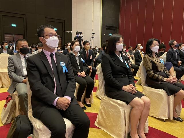 รับโล่ประกาศเกียรติคุณ