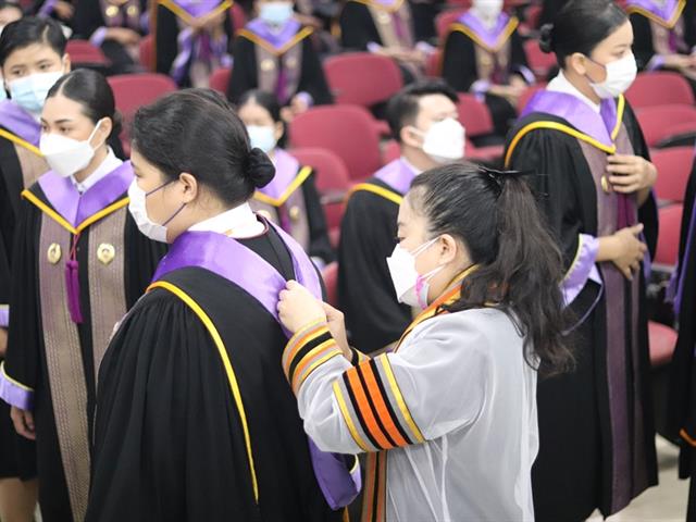 รับพระราชทานปริญญาบัตร