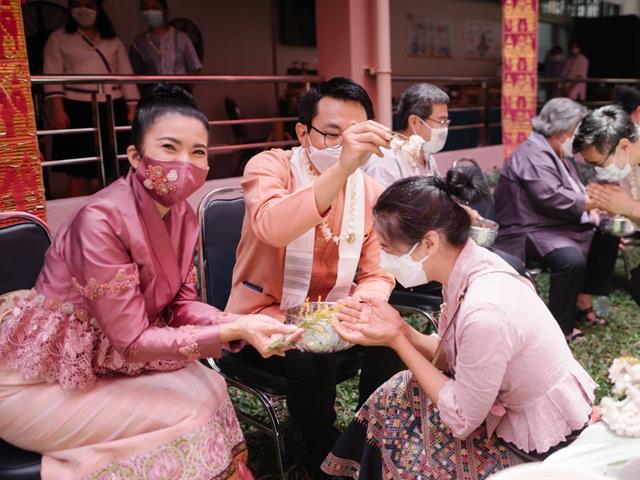 คณะเภสัชศาสตร์ พิธีสืบสานประเพณีสระเกล้าดำหัว