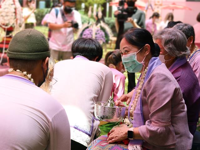 คณะเภสัชศาสตร์ พิธีสืบสานประเพณีสระเกล้าดำหัว