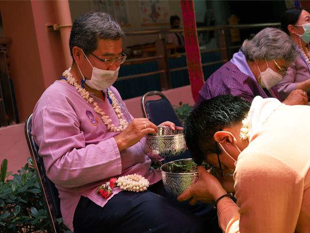 คณะเภสัชศาสตร์ พิธีสืบสานประเพณีสระเกล้าดำหัว