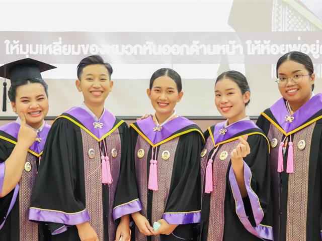 วิทยาลัยการศึกษา มหาวิทยาลัยพะเยา ขอแสดงความยินดี กับบัณฑิต มหาบัณฑิต และดุษฎีบัณฑิต ในพิธีพระราชทานปริญญาบัตร ประจำปีการศึกษา 2563