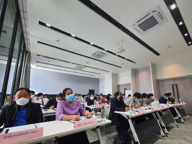 วันที่ 12 พฤษภาคม 2565 คณะนิติศาสตร์ มหาวิทยาลัยพะเยา โดย ผู้ช่วยศาสตราจารย์อุดม งามเมืองสกุล คณบดีคณะนิติศาสตร์, ผู้ช่วยศาสตราจารย์เฉลิมวุฒิ สารกิจ รองคณบดีฝ่ายวิชาการ และผู้ช่วยศาสตราจารย์นริษรา ประสิทธิปานวัง ผู้ช่วยคณบดีฝ่ายสื่อสารองค์กรและกิจการพิเศษ ร่วมกับกรมคุ้มครองสิทธิเสรีภาพ โดยนายธีรยุทธ แก้วสิงห์ ผู้เชี่ยวชาญเฉพาะด้านพิทักษ์สิทธิและเสรีภาพ รวมทั้งนายพัสกร เพชรในหิน หัวหน้ากลุ่มพัฒนาระบบบริหาร ในการประชุมติดตามการรายงานผล การถอดแบบการขับเคลื่อนงานสิทธิมนุษยชนในจังหวัดพะเยา อันเป็นการประสานความร่วมมือกับหน่วยงานภาครัฐ วิสาหกิจ และภาคธุรกิจในจังหวัดพะเยา ณ ห้องประชุม โรงแรมเอ็มทู โฮเทล วอเตอร์ไซด์ จังหวัดพะเยา
