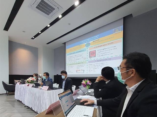 วันที่ 12 พฤษภาคม 2565 คณะนิติศาสตร์ มหาวิทยาลัยพะเยา โดย ผู้ช่วยศาสตราจารย์อุดม งามเมืองสกุล คณบดีคณะนิติศาสตร์, ผู้ช่วยศาสตราจารย์เฉลิมวุฒิ สารกิจ รองคณบดีฝ่ายวิชาการ และผู้ช่วยศาสตราจารย์นริษรา ประสิทธิปานวัง ผู้ช่วยคณบดีฝ่ายสื่อสารองค์กรและกิจการพิเศษ ร่วมกับกรมคุ้มครองสิทธิเสรีภาพ โดยนายธีรยุทธ แก้วสิงห์ ผู้เชี่ยวชาญเฉพาะด้านพิทักษ์สิทธิและเสรีภาพ รวมทั้งนายพัสกร เพชรในหิน หัวหน้ากลุ่มพัฒนาระบบบริหาร ในการประชุมติดตามการรายงานผล การถอดแบบการขับเคลื่อนงานสิทธิมนุษยชนในจังหวัดพะเยา อันเป็นการประสานความร่วมมือกับหน่วยงานภาครัฐ วิสาหกิจ และภาคธุรกิจในจังหวัดพะเยา ณ ห้องประชุม โรงแรมเอ็มทู โฮเทล วอเตอร์ไซด์ จังหวัดพะเยา