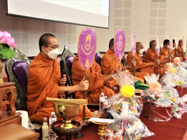 ทำบุญตักบาตรอุปกรณ์การเรียน