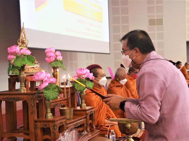 ทำบุญตักบาตรอุปกรณ์การเรียน