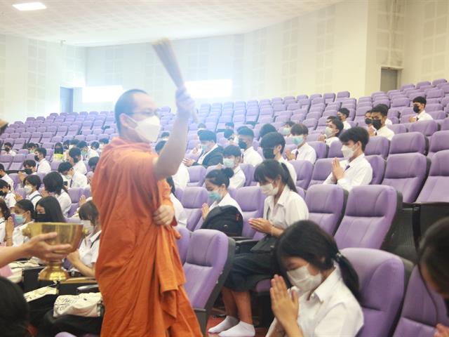 ทำบุญตักบาตรอุปกรณ์การเรียน