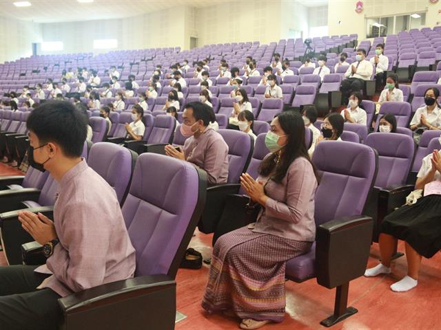 ทำบุญตักบาตรอุปกรณ์การเรียน