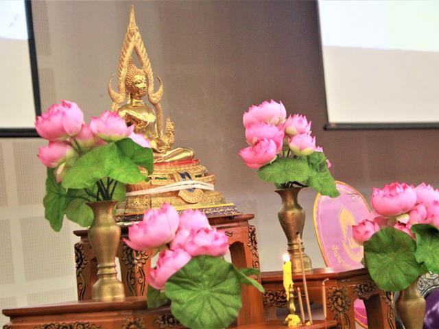 ทำบุญตักบาตรอุปกรณ์การเรียน