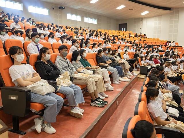 คณะศิลปศาสตร์จัดโครงการเตรียมความพร้อมด้านวิชาการและทักษะการใช้ชีวิตในมหาวิทยาลัย ของนิสิตชั้นปีที่ 1 คณะศิลปศาสตร์ ประจำปีการศึกษา 2565
