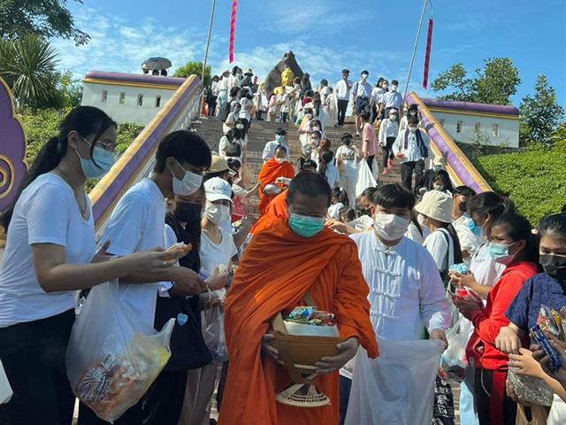คณะสาธารณสุขศาสตร์ มหาวิทยาลัยพะเยา เข้าร่วมกิจกรรม ตักบาตรน้องใหม่และกิจกรรมมหกรรมจิตอาสา