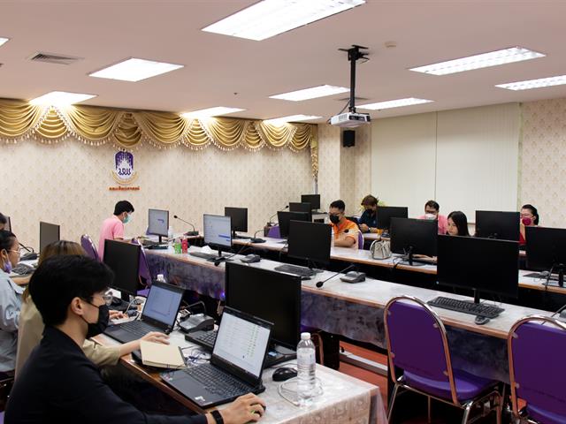 ศูนย์ภาษา คณะศิลปศาสตร์ จัดทดสอบวัดความรู้ภาษาอังกฤษ ระดับปริญญาตรี สำหรับนิสิตรหัส 65 เพื่อเปิดใช้งานโปรแกรมสำเร็จรูป แบบออนไลน์