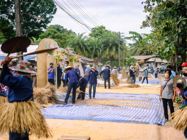 คณะเกษตรศาสตร์และทรัพยากรธรรมชาติ มหาวิทยาลัยพะเยา เข้าร่วมจัดบูธนิทรรศการ " งานรณรงค์ถ่ายทอดเทคโนโลยีการผลิตข้าวระดับเขตเนื่องในวันข้าวและชาวนาแห่งชาติ ประจำปี 2565 ภาคเหนือ "