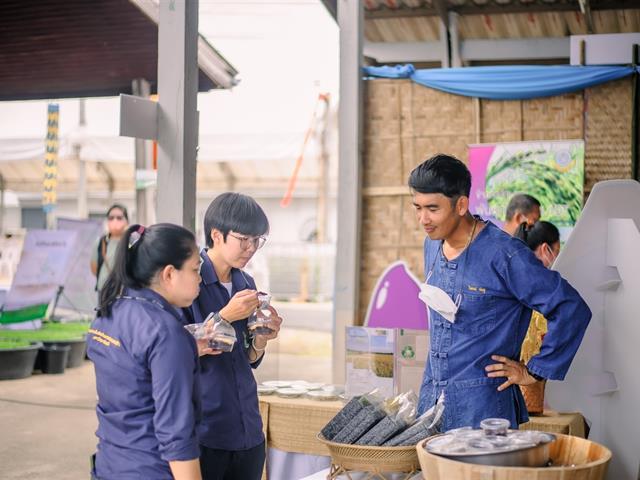 คณะเกษตรศาสตร์และทรัพยากรธรรมชาติ มหาวิทยาลัยพะเยา เข้าร่วมจัดบูธนิทรรศการ " งานรณรงค์ถ่ายทอดเทคโนโลยีการผลิตข้าวระดับเขตเนื่องในวันข้าวและชาวนาแห่งชาติ ประจำปี 2565 ภาคเหนือ "