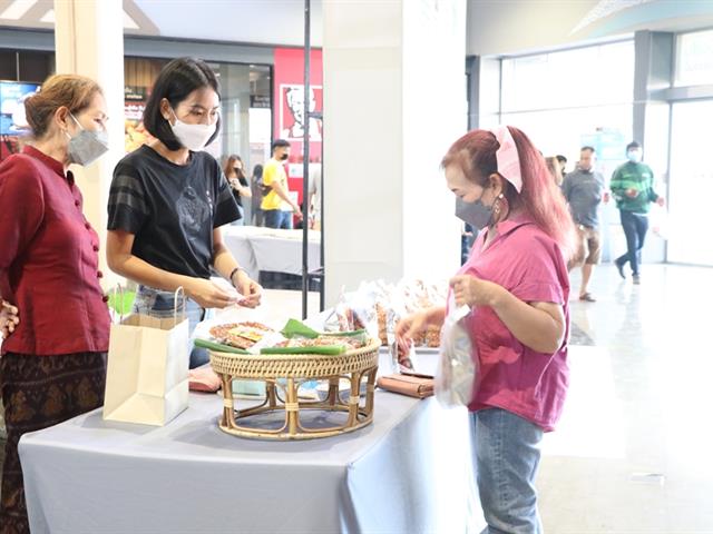 การเสริมสร้างศักยภาพในการเพิ่มมูลค่าผลิตภัณฑ์ชุมชนจากการแปลงทุนชุนชน