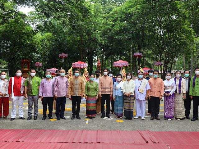 คณบดีคณะสหเวชศาสตร์ ร่วมพิธีไหว้ครูสล่าและไหว้ครูพื้นเมือง (ไหว้ครูกิ๋นอ้อพญา) ของคณะสถาปัตยกรรมศาสตร์และศิลปกรรมศาสตร์ มหาวิทยาลัยพะเยา