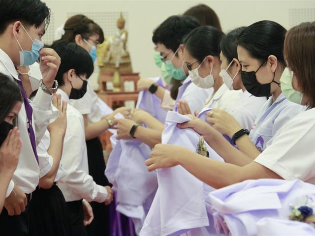 คณะสหเวชศาสตร์ มหาวิทยาลัยพะเยา จัดพิธีสวมเสื้อกาวน์ ก้าวสู่วิชาชีพ ประจำปีการศึกษา 2565 ณ อาคาร 99 ปี พระอุบาลีคุณูปมาจารย์ (ปวง ธ มมปญโญ) มหาวิทยาลัยพะเยา