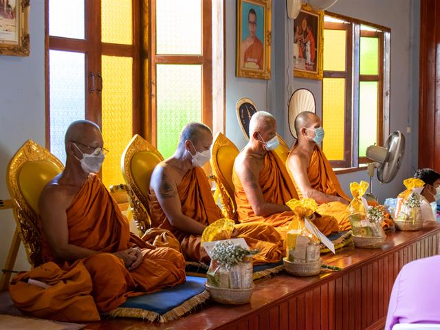 คณะศิลปศาสตร์จัดโครงการถวายเทียนส่องธรรม เนื่องในโอกาสวันอาสาฬหบูชาและวันเข้าพรรษา ๒๕๖๕