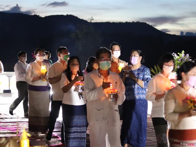 ถวายเทียนพรรษา