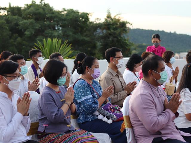 ถวายเทียนพรรษา