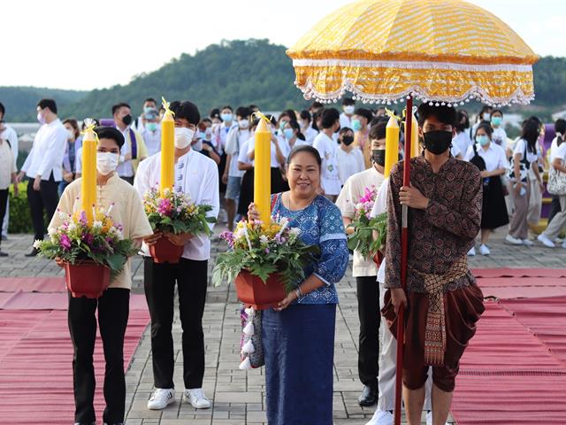 ถวายเทียนพรรษา