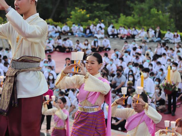 ถวายเทียนพรรษา
