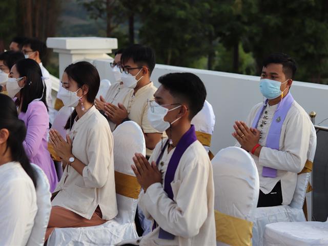 ถวายเทียนพรรษา