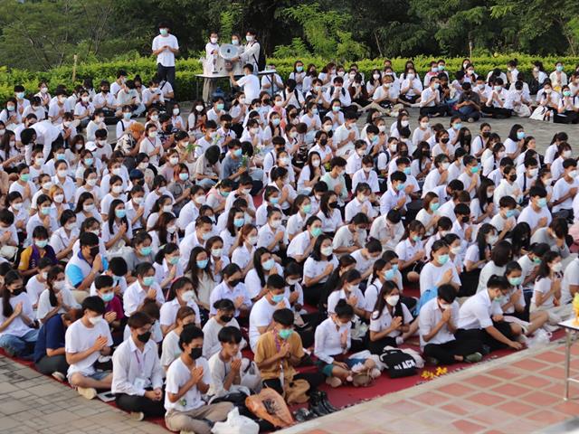 ถวายเทียนพรรษา