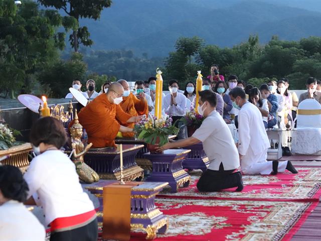 ถวายเทียนพรรษา