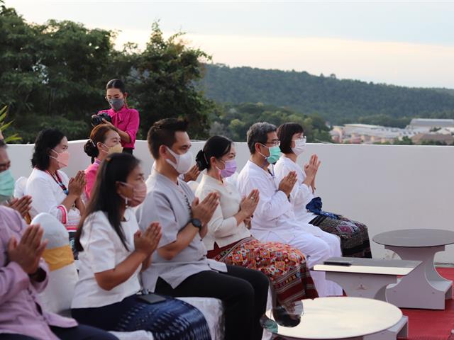 ถวายเทียนพรรษา