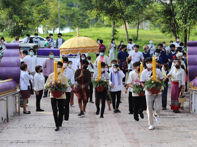 ถวายเทียนพรรษา
