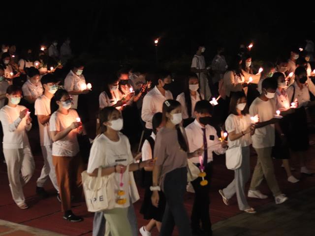 ถวายเทียนพรรษา