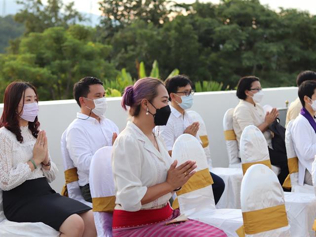 ถวายเทียนพรรษา