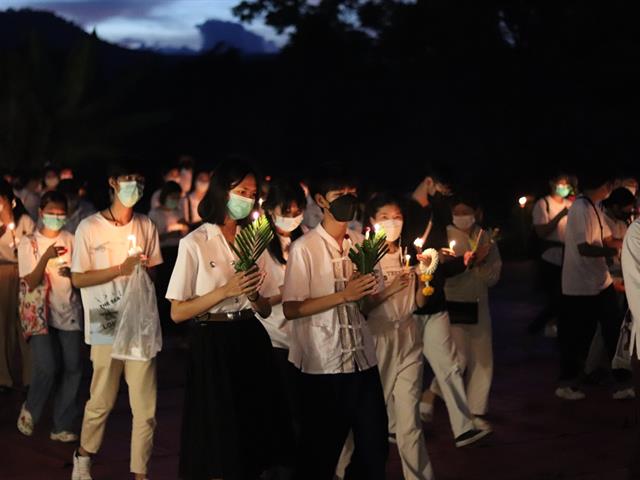 ถวายเทียนพรรษา