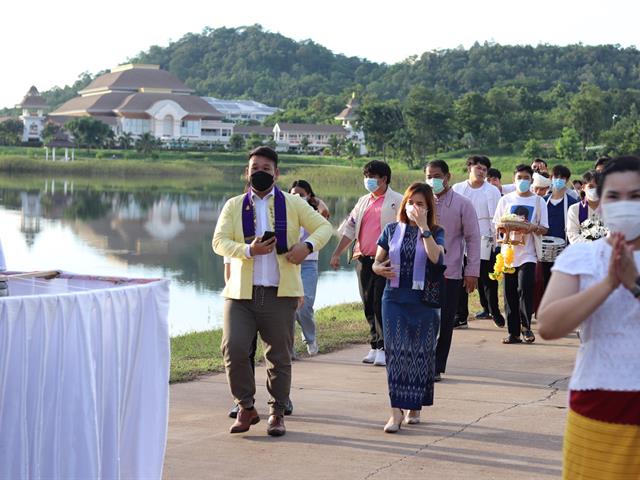 ถวายเทียนพรรษา