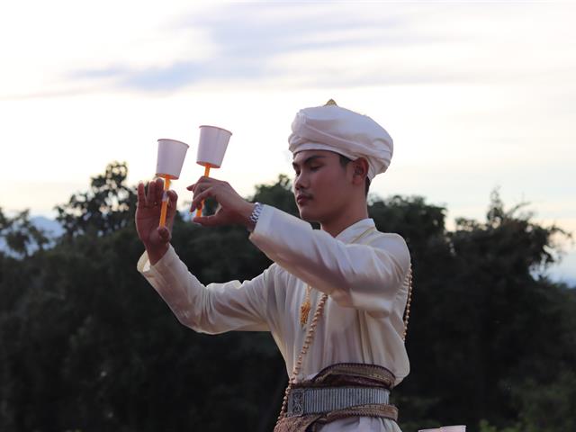 ถวายเทียนพรรษา