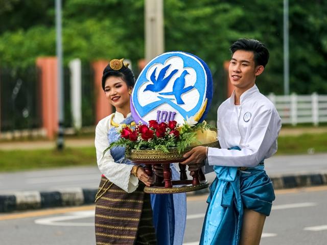 เดินเข้ามอ