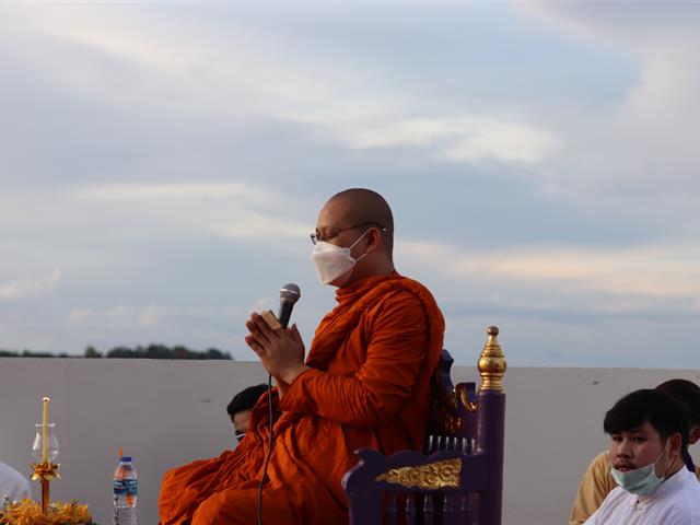 ถวายเทียนพรรษา