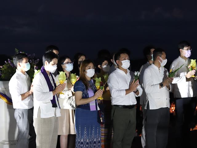 ถวายเทียนพรรษา