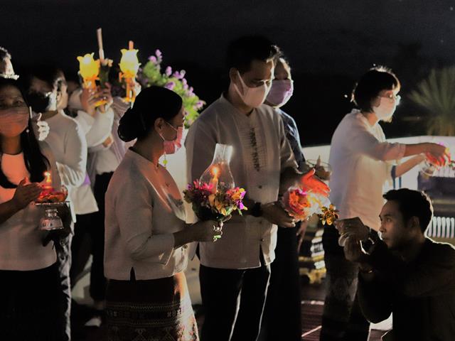 ถวายเทียนพรรษา