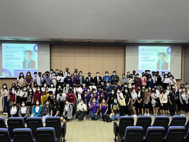 ันที่ 23 กรกฎาคม 2565 คณะนิติศาสตร์ ได้จัดกิจกรรมทางวิชาการสำหรับนิสิต คณาจารย์ของคณะนิติศาสตร์และผู้ที่สนใจทั่วไป  โดยได้รับเกียรติจาก ศาตราจารย์ณรงค์ ใจหาญ นักวิจัยดีเด่นแห่งชาติ สาขานิติศาสตร์ เป็นวิทยากรอบรมสัมมนา "การวิจัยทางนิติศาสตร์" ให้แก่นิสิตระดับปริญญาตรี ปริญญาโท และปริญญาเอก ของคณะนิติศาสตร์ มหาวิทยาลัยพะเยา รวมทั้งบุคลากรและผู้สนใจทั่วไป  ณ ห้อง PKY 1 มหาวิทยาลัยพะเยา