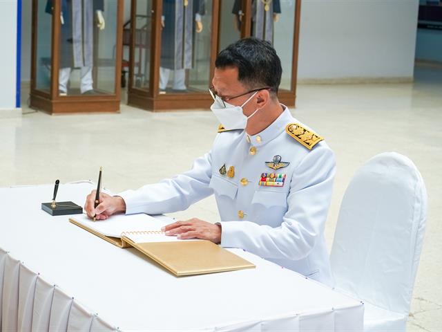 พิธีถวายสัตย์ปฏิญาณเพื่อเป็นพนักงานมหาวิทยาลัยที่ดีและพลังของแผ่นดิน